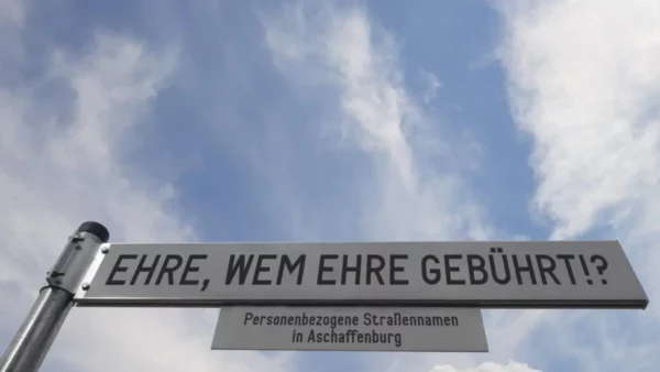 „Ehre, wem Ehre gebührt!?“ – Ausstellung in Aschaffenburg