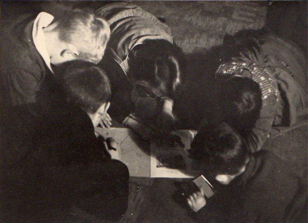 Kinder beim Basteln, Schüsslerhaus Glattbach, 1930er