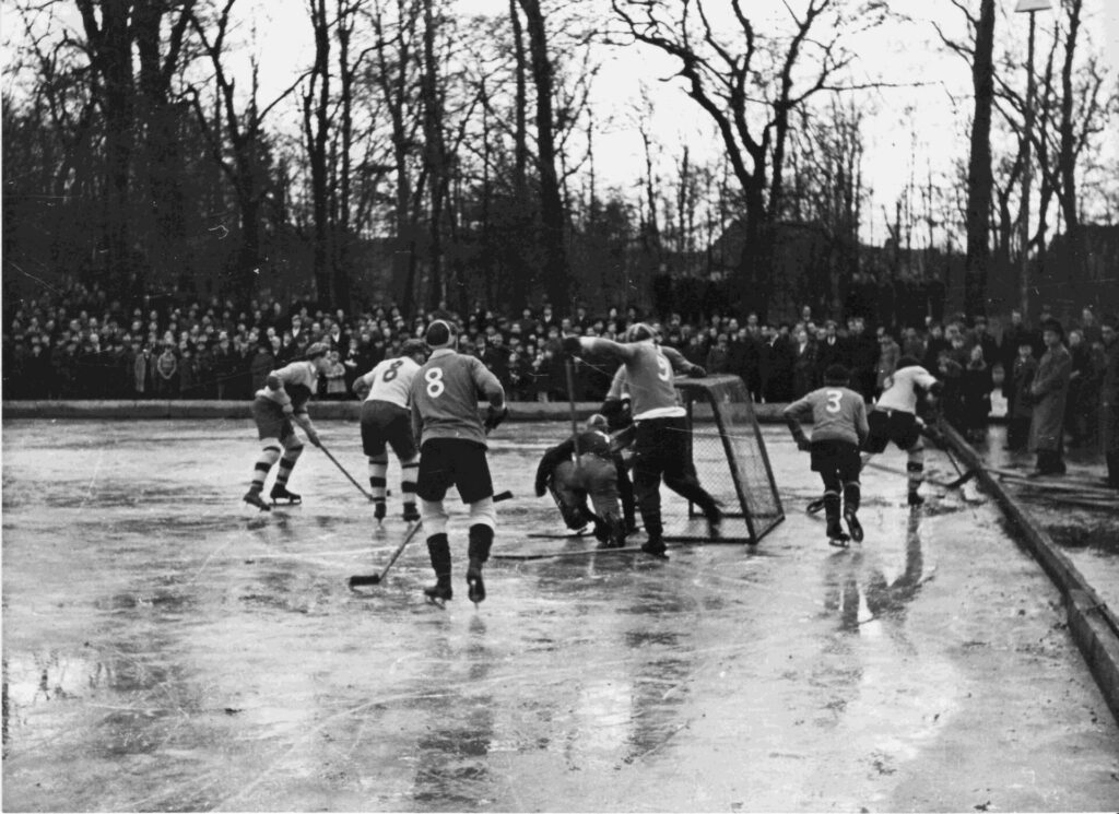 Eishockey-Spiel gegen Darmstadt-FotoHermannEymann-1948-49-SSAA-FS