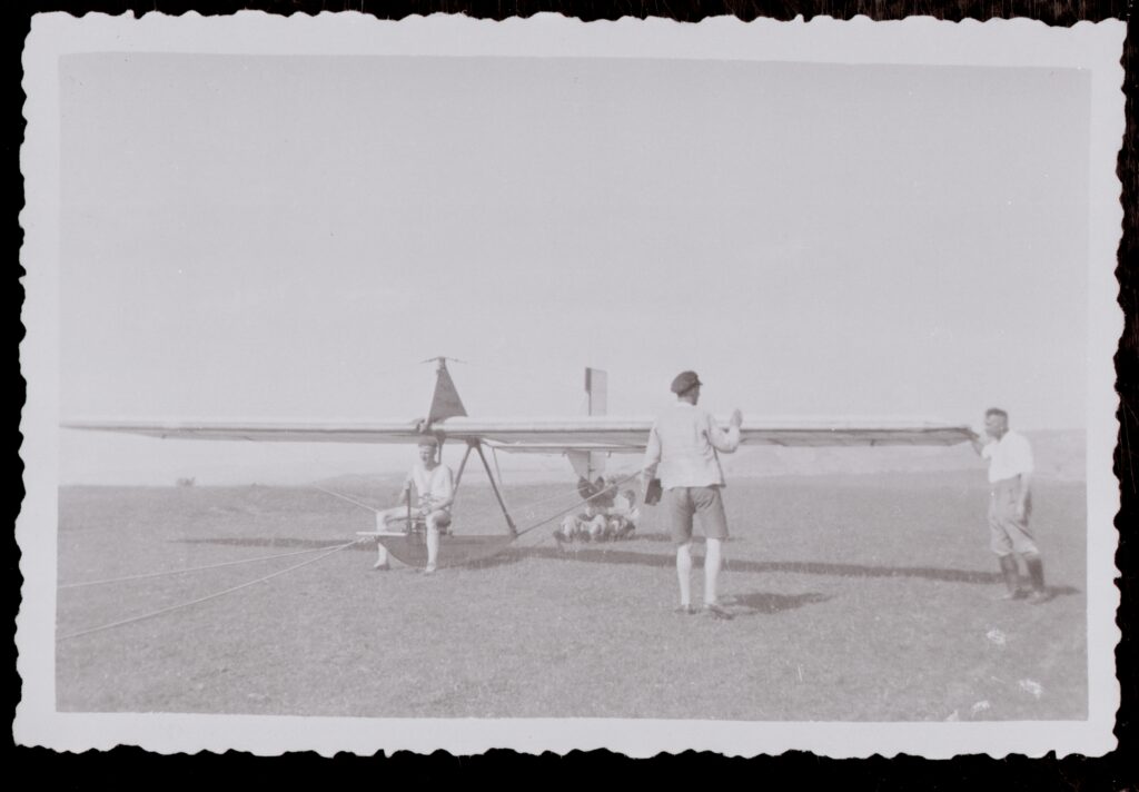 Segelflieger vom Flugsportclub Wertheim auf dem Bocksberg, ca. 1930 bis 1939