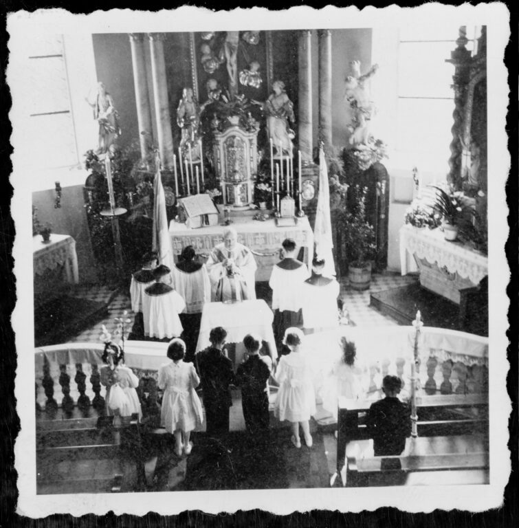 Ünnewüttwi im Wandel des 20. Jahrhunderts - Erstkommunion 1966 mit Pfarrer Hetterich