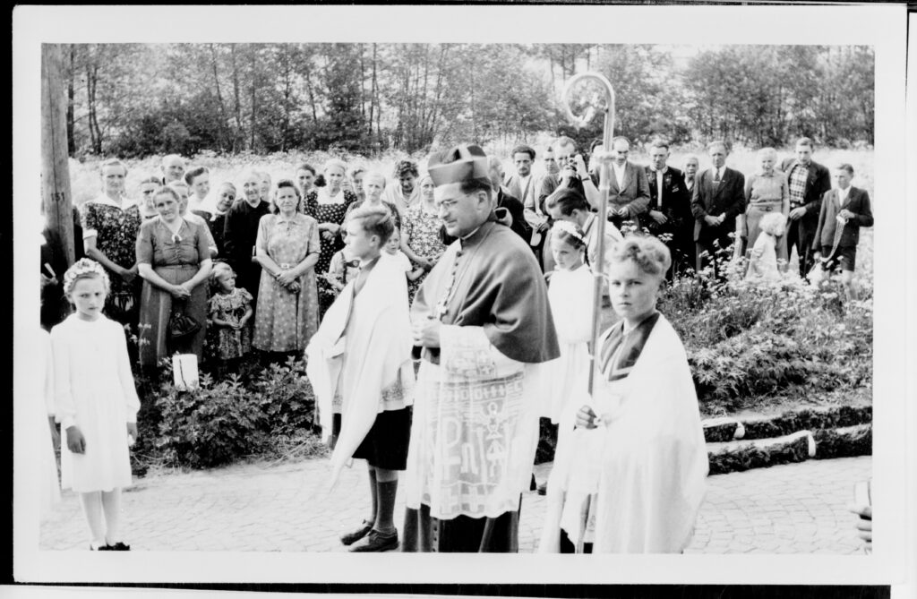 Besuch des Bischofs im Mai 1953