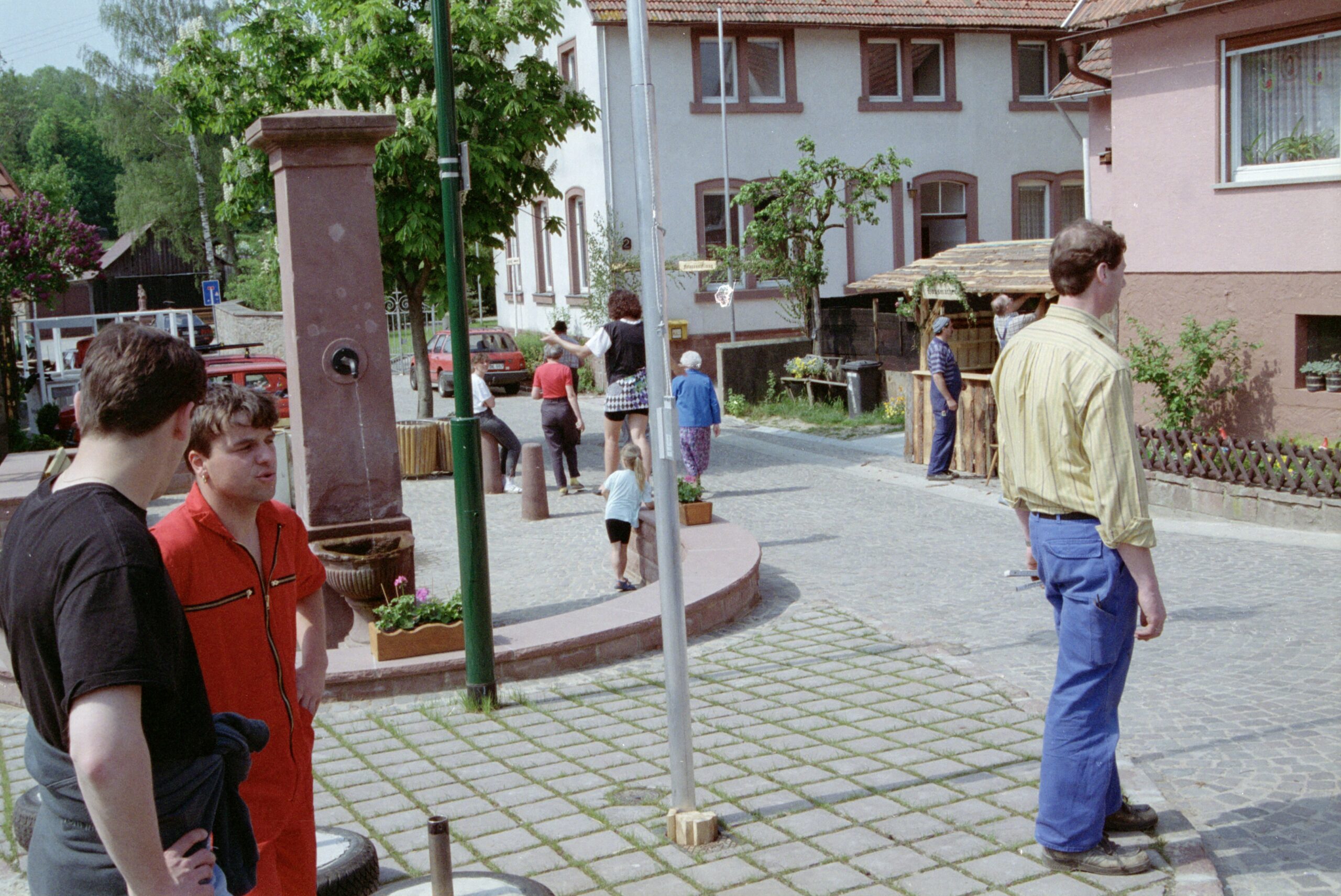 Nnew Ttwi Im Wandel Des Jahrhunderts Mai Dorfplatz Mit Dorfbrunnen Heimat Hub