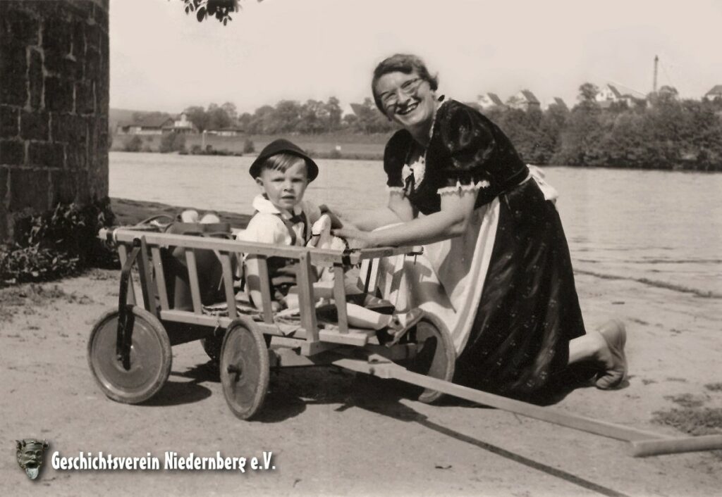 Festtagsausflug Oma mit Enkel