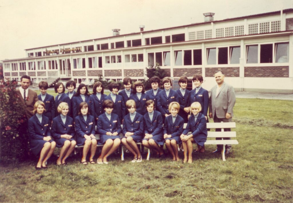 Mitarbeiterinnen der ehemaligen Kleiderfabrik Weidenmann